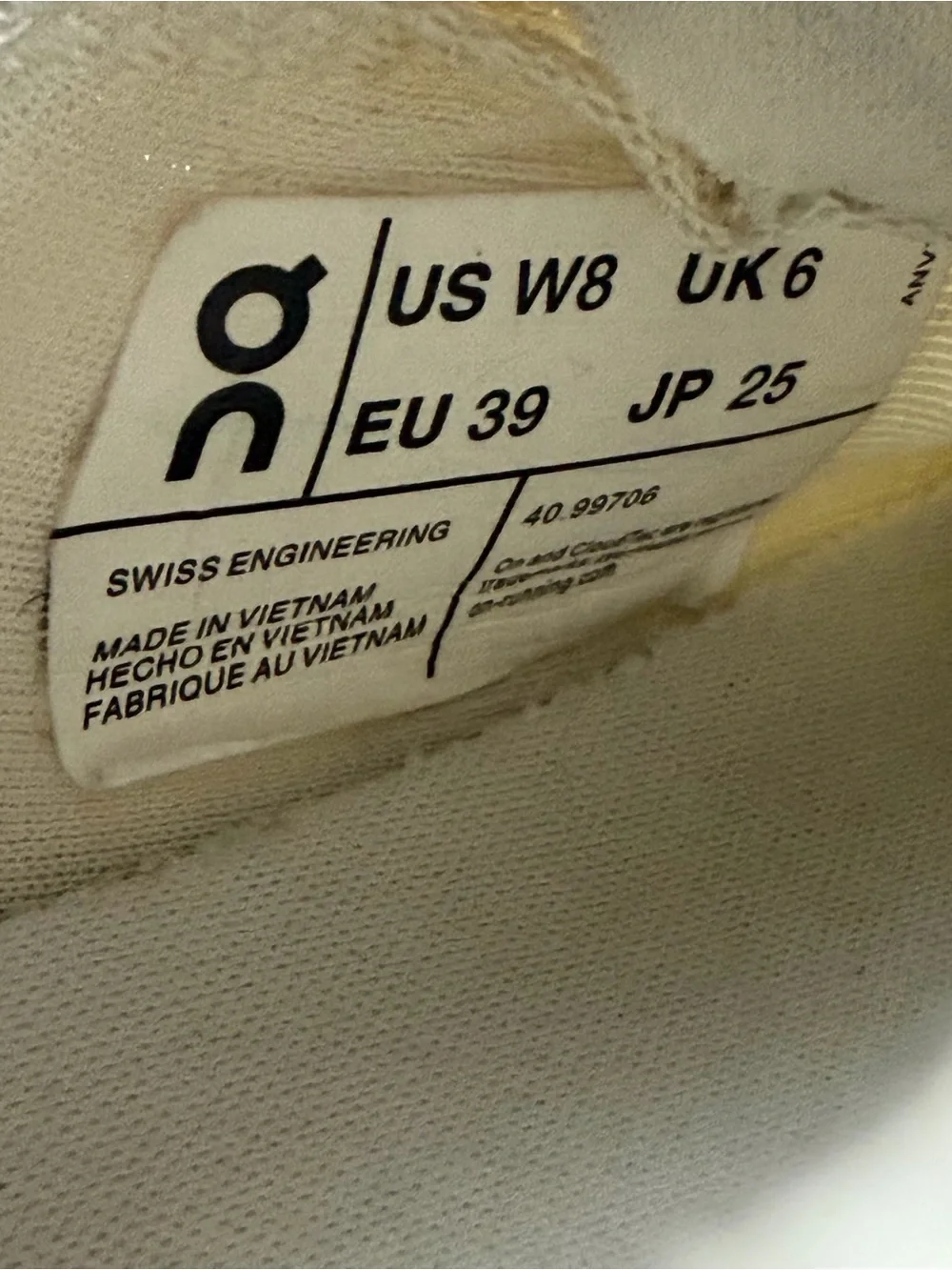 On Running lightweight knit